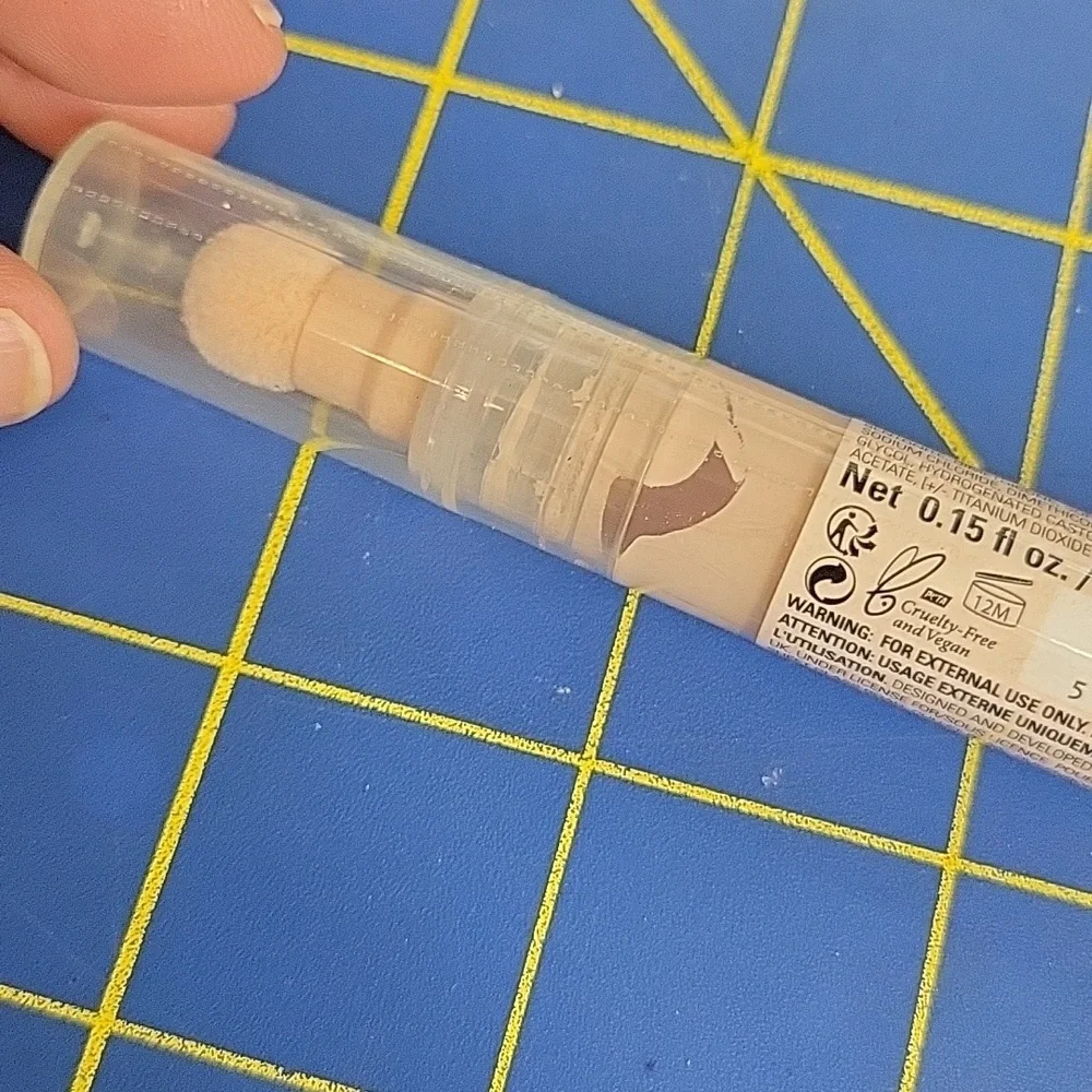 Revolution Fast Base Concealer for Flawless Coverage C 0.5 New 4.5ml